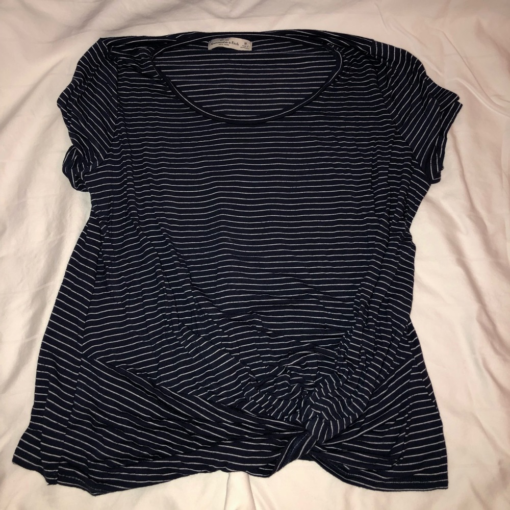 Shirt with cute tie detail on the bottom